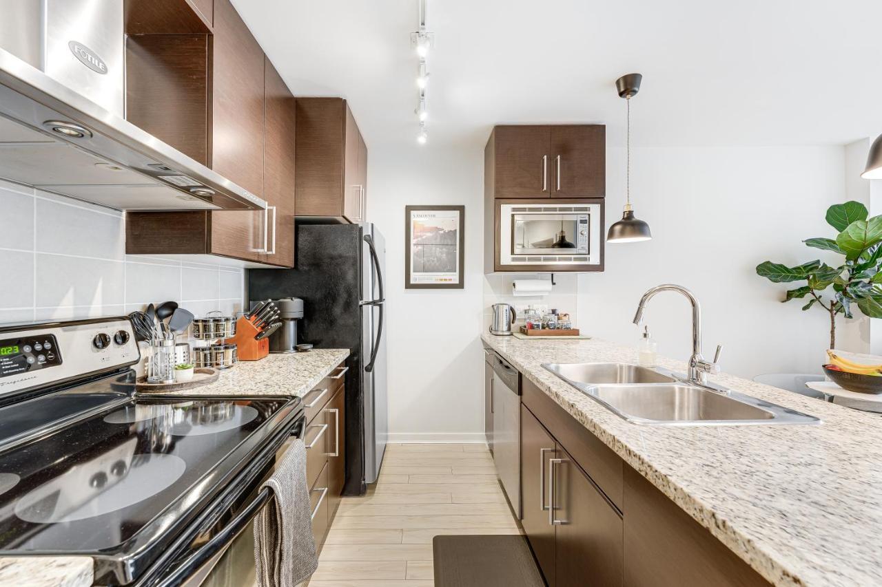 Heart Of Downtown 1 Bd Entire Condo - Pool, Gym, Parking, Office, Ac Vancouver Exterior photo