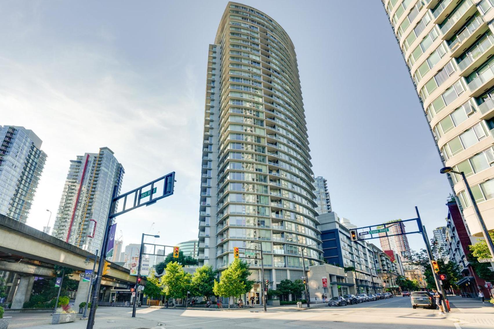 Heart Of Downtown 1 Bd Entire Condo - Pool, Gym, Parking, Office, Ac Vancouver Exterior photo